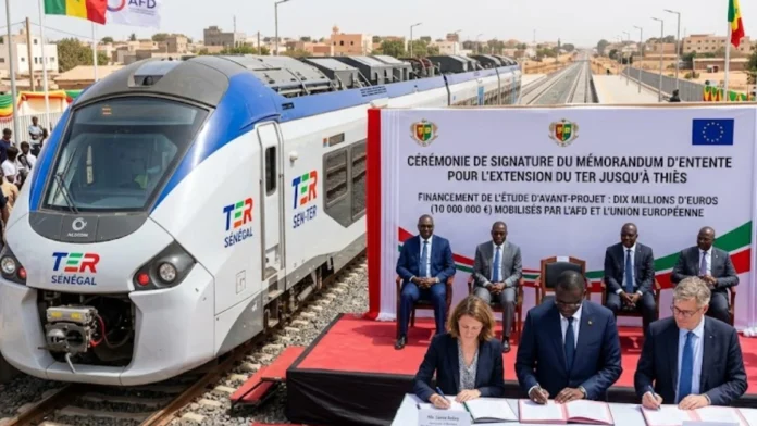 Sénégal : le TER va s'étendre jusqu'à Thiès, un premier financement de 10 millions d'euros débloqué