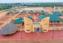 Bénin : après la métamorphose de la fête du Vodoun, le gouvernement se tourne vers la Gaani Le palais royal et l'arène de la Gaani à Nikki alors en construction