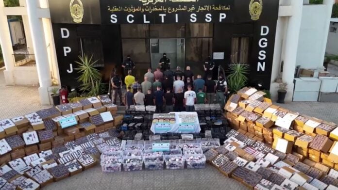 Capsules de prégabaline et produits saisis lors d’une opération de la police algérienne.