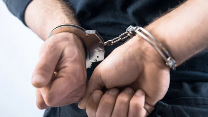 Mehdi Laribi interpellé en Algérie : pourquoi la France pourrait ne jamais obtenir son extradition