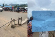Nigeria : « Trop c’est trop », les étudiants d’AAUA manifestent contre les grèves syndicales Nigeria : "Trop c'est trop", les étudiants d'AAUA manifestent contre les grèves syndicales
