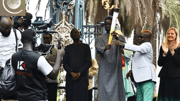 Le Président du Sénégal, Bassirou Diomaye Faye et la Flamme olympique (C@APS)