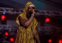 Himra face à YouTube : pourquoi les vues africaines ne rapportent pas comme ailleurs Himra, rappeur ivoirien, sur scène au FEMUA 17 à Abidjan