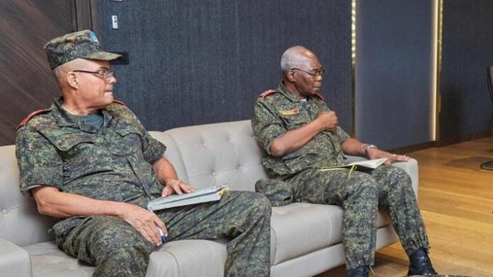 RDC : le crash de Kenge décapite la justice militaire congolaise Les lieutenants-généraux Lucien-René Likulia Bakumi et Joseph Mutombo Katalay Tiende