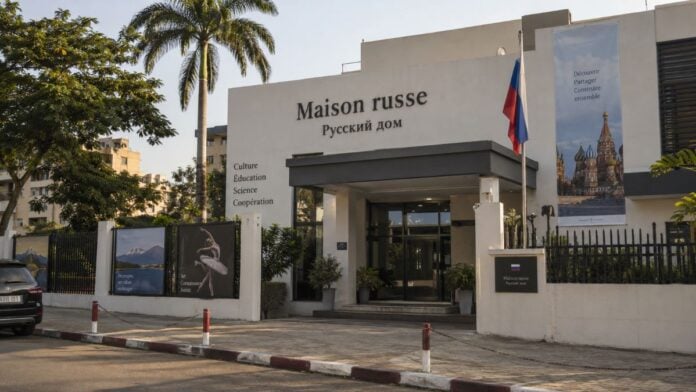Maison russe en Afrique l’influence de Moscou s’étend sur le continent Illustration générée par IA – Afrik.com Maison russe en Afrique : l’influence de Moscou s’étend sur le continent Illustration générée par IA – Afrik.com