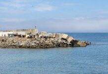 Ceuta : la cohue du dernier recours pour 1700 migrants enfin mis à l’abri Sur la plage de Benítez à Ceuta, le campement de migrants arrivés lors de l’afflux massif de la fin juillet 2026