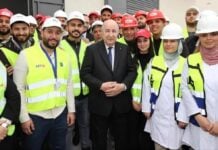 Le FMI conforte la stratégie de diversification de Tebboune Le président Tebboune sur le site minier de Gara Djebilet avec les ouvriers