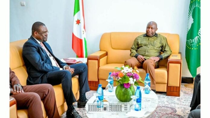 Evariste Ndayishime et Jean Kaseya, lors de la rencontre à Bujumbura, le 23 octobre 2026
