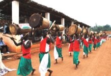 Tambours du Burundi : pourquoi les femmes ne peuvent-elles pas les battre ? Jean Marie Vianney RUGERINYANGE, Ministère de la Jeunesse, des Sports et de la Culture