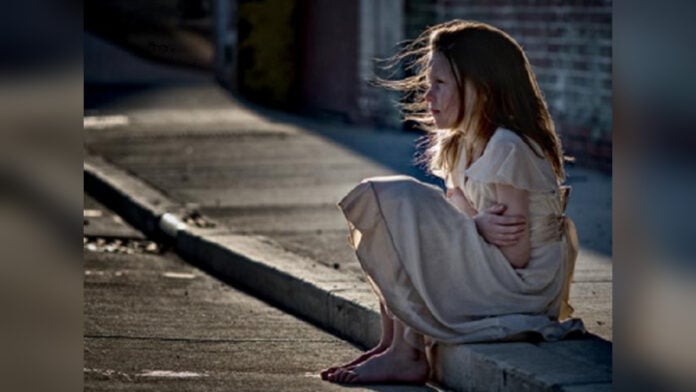 Jeune fille orpheline Jeune fille orpheline