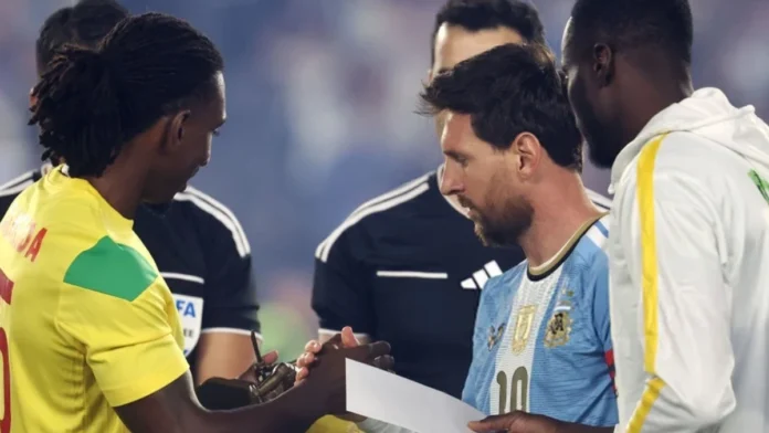 Le Bénin offre une lettre à Lionel Messi Football : que contient la lettre offerte par le Bénin à Messi pour ses adieux ?