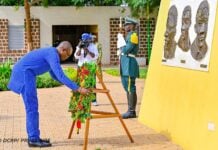 5 octobre 1987-15 octobre 2026 : le Burkina n’a pas oublié Thomas Sankara Rimtalba Jean Emmanuel Ouédraogo faisant un dépôt de gerbes