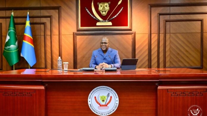 Tshisekedi seul dans son bureau Tshisekedi seul dans son bureau